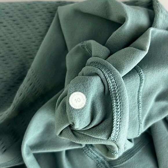 Lululemon Reveal HR Short in Digital Rain Size 10 - Picture 3 of 10